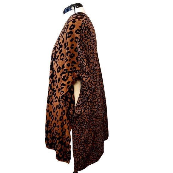 Chico's Animal Print Jacquard Ruana Shawl Sweater w/ Matching Bag | Size L/XL - Picture 5 of 11